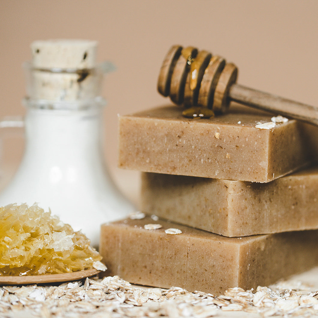 Gentle Exfoliating Oat Milk Honey and Oats Bar